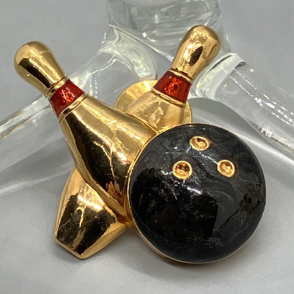 Vintage Avon Bowling Pin / Brooch